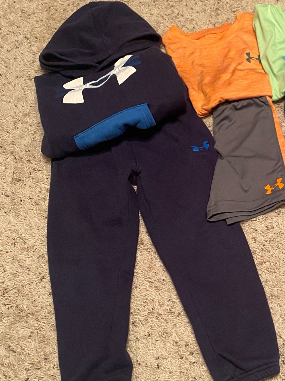 Under Armour Boys’ 5T Navy and blue Hoody & Sweatpants set EUC